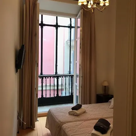 On Calle Cuna, 2 Balconies