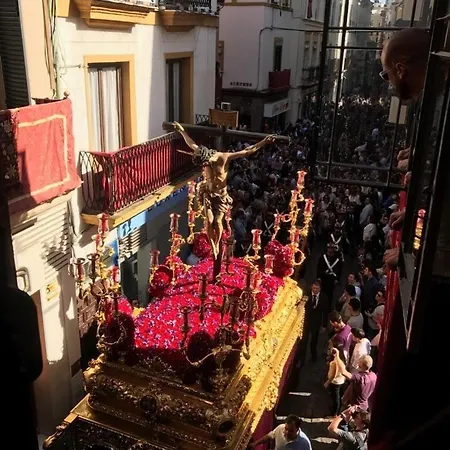 On Calle Cuna, 2 Balconies Apartment